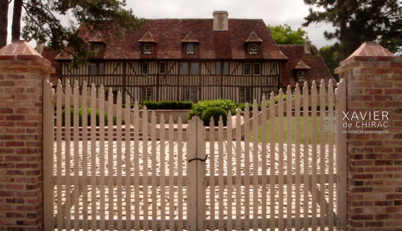 Manoir Calvados : Jardin sobre et classique