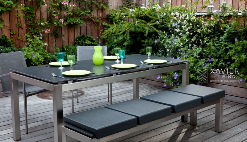 Terrasse en bois et cuisine d&rsquo;extérieur